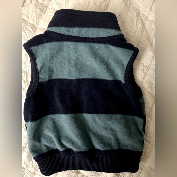 Two toned blue Fleece kids vest. Size 6m Carters brand. Full front zipper - Picture 3 of 3